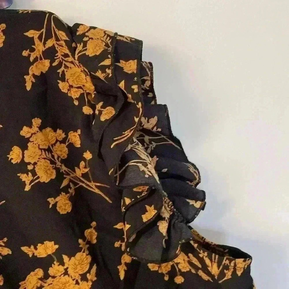 Women’s 4 XL Black and Gold SHEIN Pullover Top - Picture 6 of 8